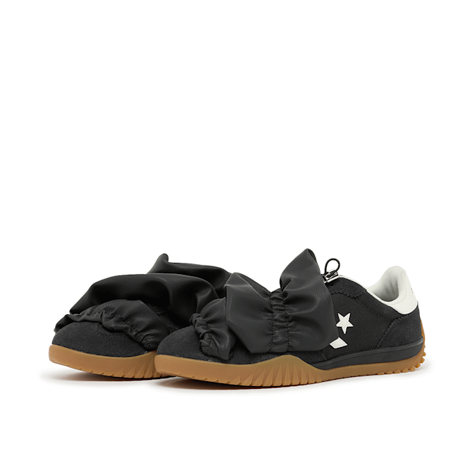 Converse Wmns Run Star Trainer Ruffle zwart 85848 1