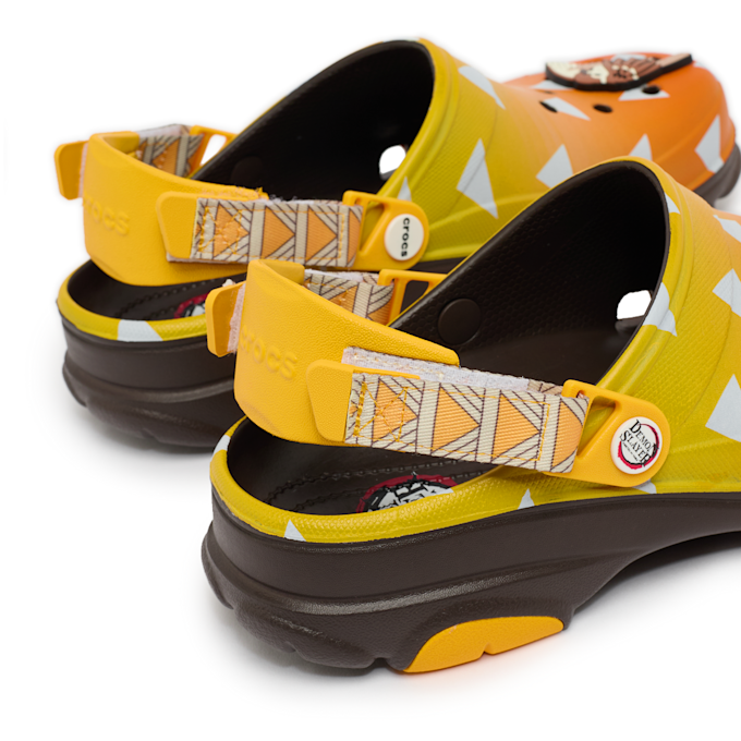 Crocs x Demon Slayer All Terrain Clog "Zenitsu" gelb 86527 7