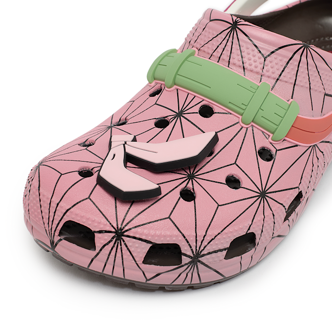 Crocs x Demon Slayer Classic Clog "Nezuko" lichtroze 86526 6