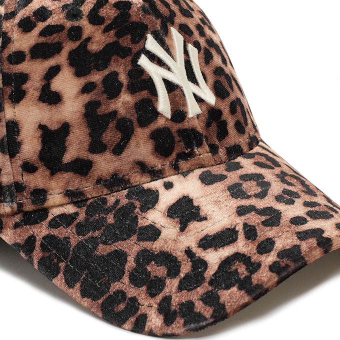 New Era Female Leo Velour 9Forty® new york yankees beige 92939 4