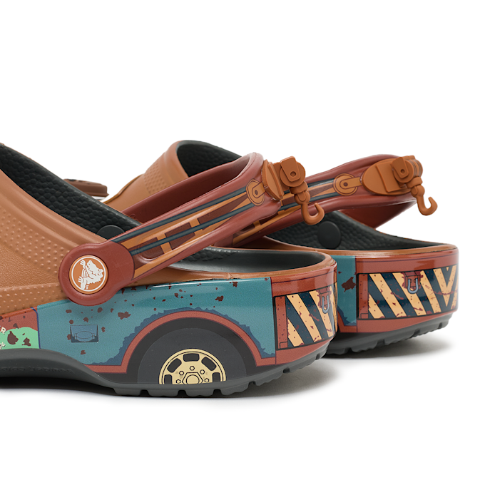 Crocs x Cars Classic Clog "Mater" bruin 93132 5