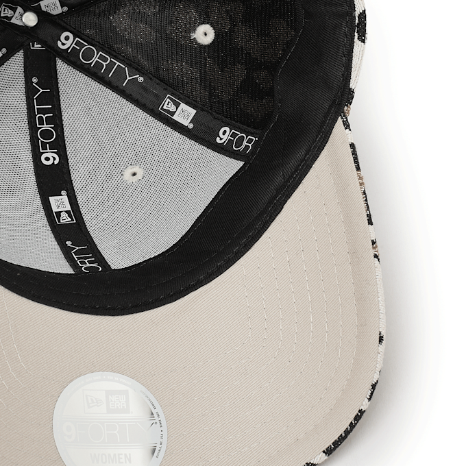 New Era Animal Leopard Print 9Twenty Cap New York Yankees beige 95230 3