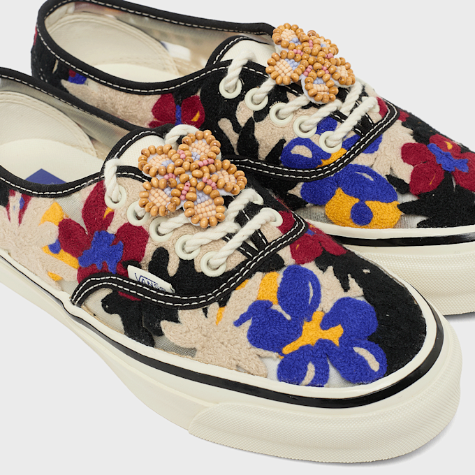 Vans Wmns LX Authentic 44 Needlework zwart 95621 6