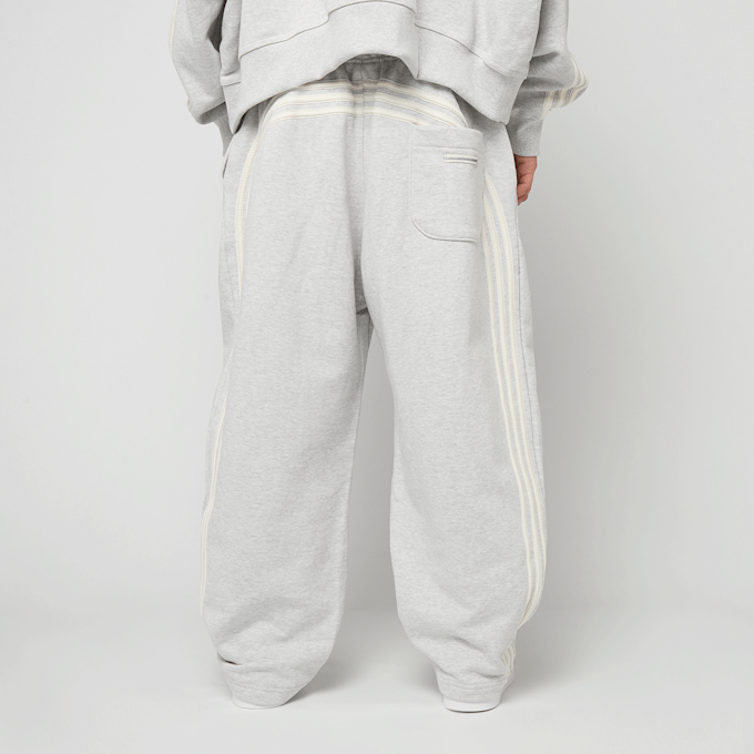 adidas Originals x Bad Bunny Heavy Weight Sweatpant grijs 96736 3