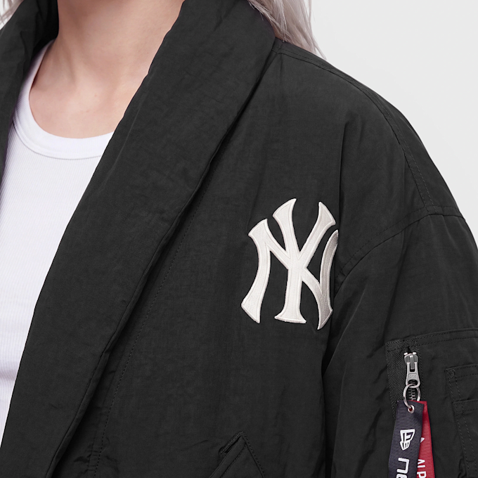 New Era x Alpha Industries Wmns Jacket Neyyan schwarz 99380 4