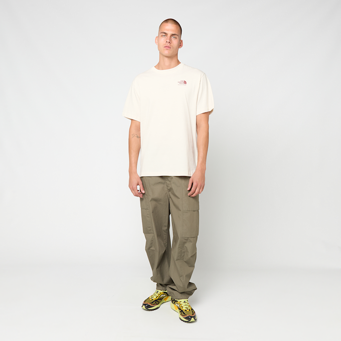 The North Face Outdoor Graphic Relaxed Short-Sleeve T-Shirt beige 103269 2