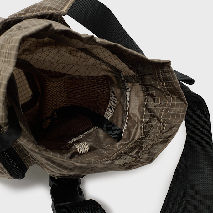 The North Face Never Stop Bucket Bag beige 107963 5