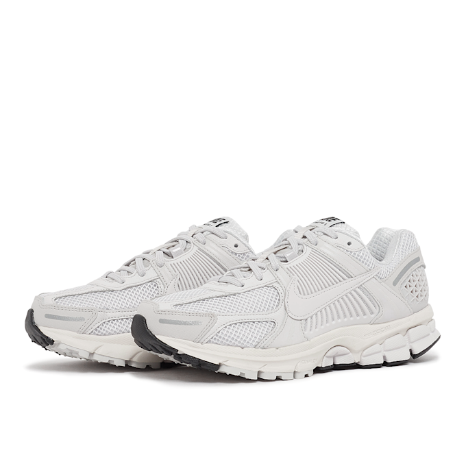 Nike   Wmns Zoom Vomero 5 SP grau 74874 1