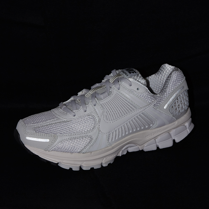 Nike   Wmns Zoom Vomero 5 SP gris 74874 9