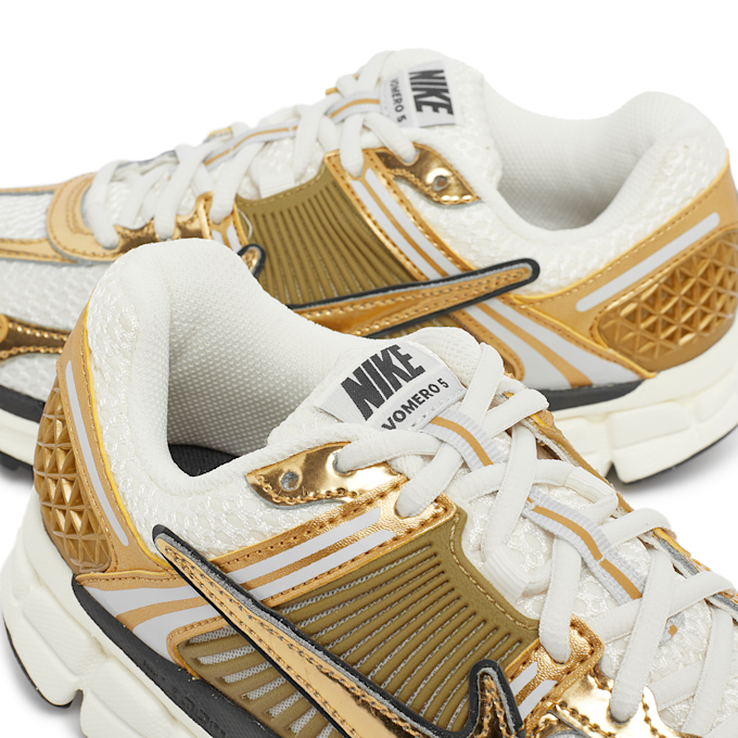 Nike   Wmns Zoom Vomero 5 "Metallic Gold" doré 83301 6