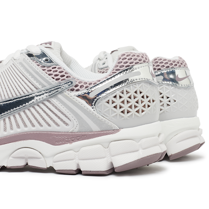 Nike   Wmns Zoom Vomero 5 argent 87660 5