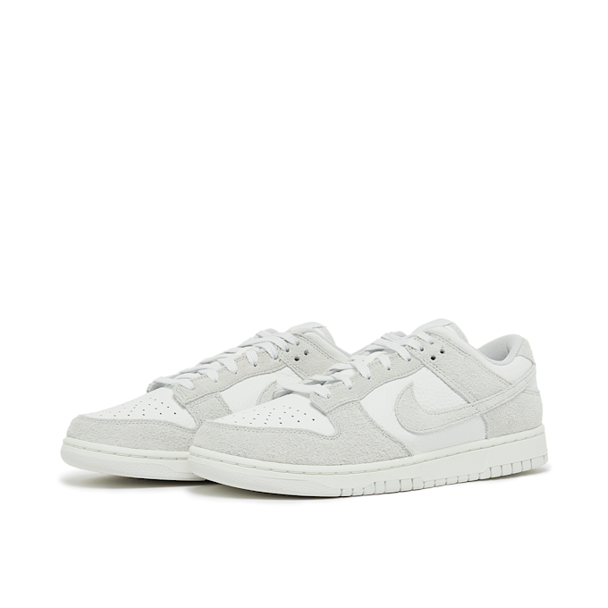 Nike Wmns Dunk Low "Suede Photon Dust" grau 89365 1