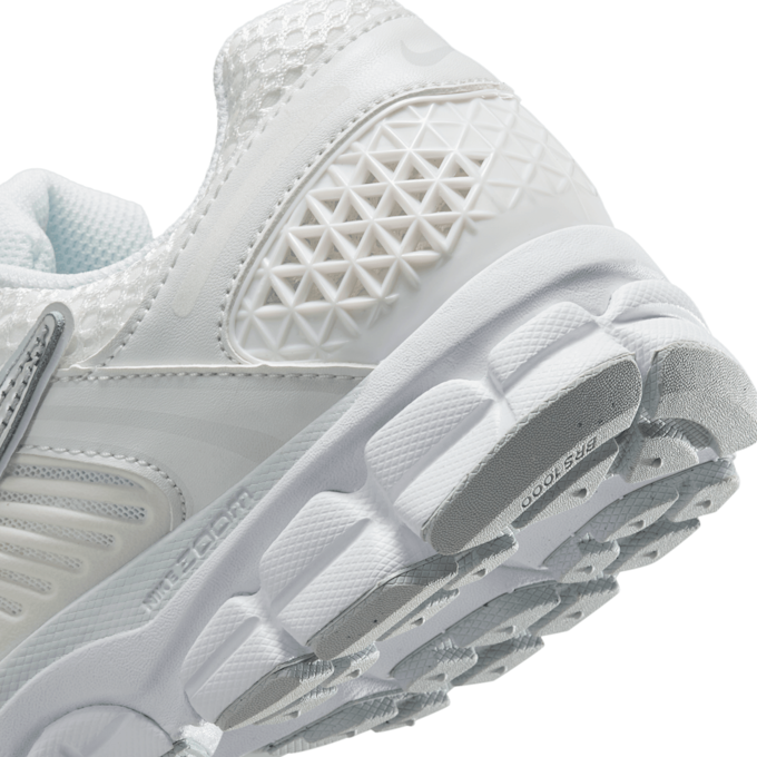 Nike   Wmns Zoom Vomero 5 "Chrome Toe" blanc 87627 8
