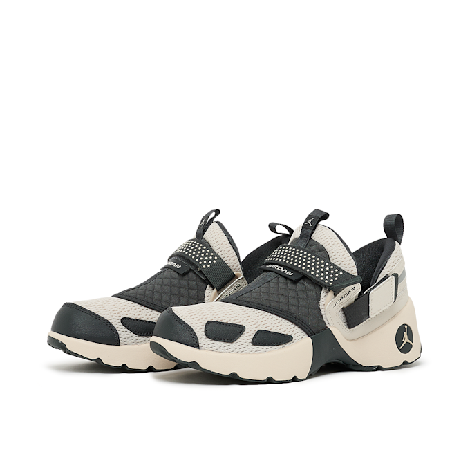 Jordan Wmns Trunner LX beige 88702 1