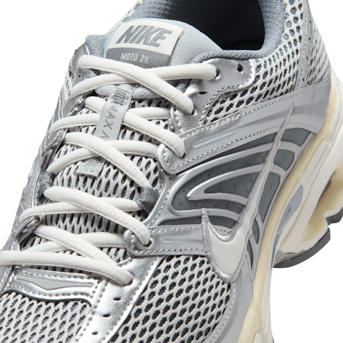 Nike Air Max Moto 2K grau 94325 7