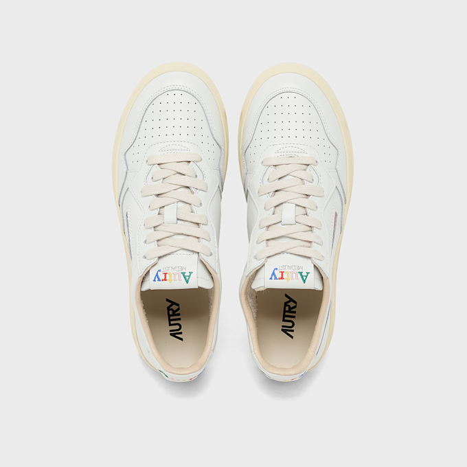 Autry Wmns Medalist Low white 100134 4