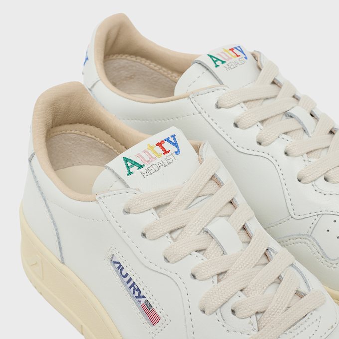 Autry Wmns Medalist Low wit 100134 6