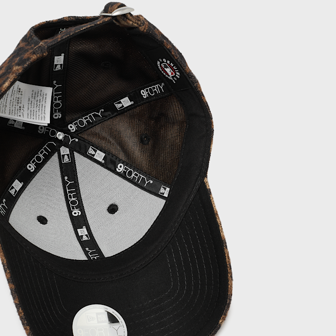 New Era Wmns Cosy Leopard 9Forty® New York Yankees braun 102938 3