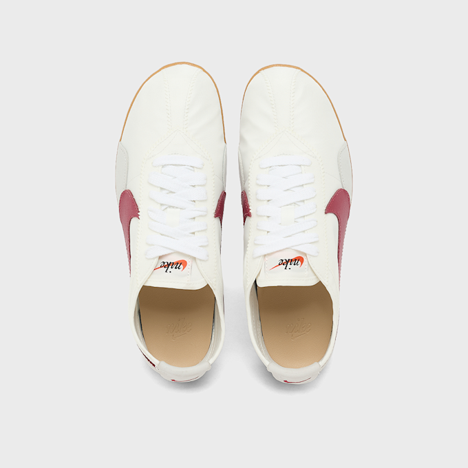Nike Wmns Moon Racer "Summit White & Team Crimson" wit 103326 4