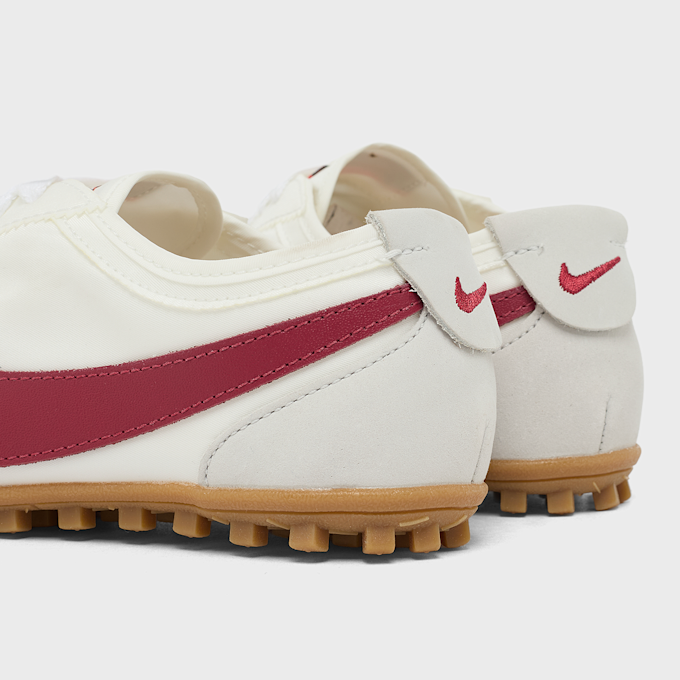 Nike Wmns Moon Racer "Summit White & Team Crimson" wit 103326 5
