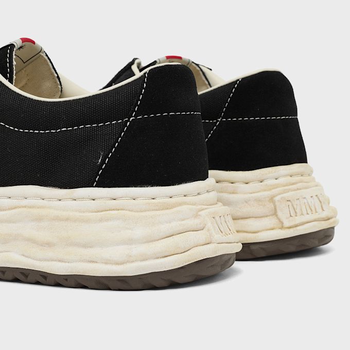 Maison Mihara Yasuhiro Eric Overdyed Canvas Low Top Sneakers noir 104123 5