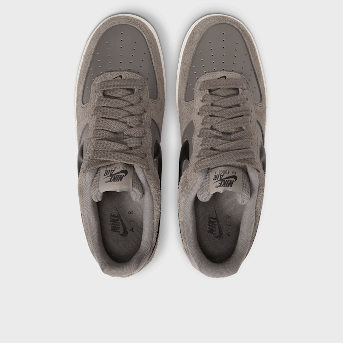 Nike   Air Force 1´07 LV8 gris 105689 4