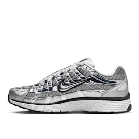 Nike P-6000 "Metallic Silver Sail" grau