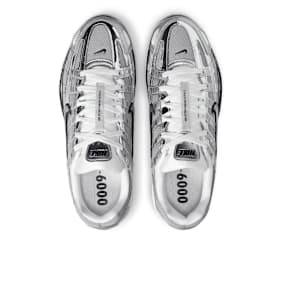 Nike P-6000 "Metallic Silver Sail" grau