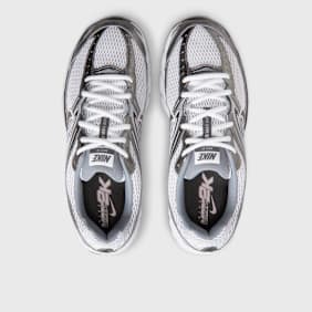 Nike   Air Max Moto 2K "Smoke Grey" grijs