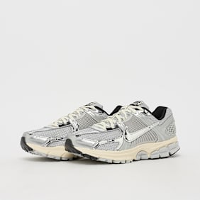 Nike   Wmns Zoom Vomero 5 silver