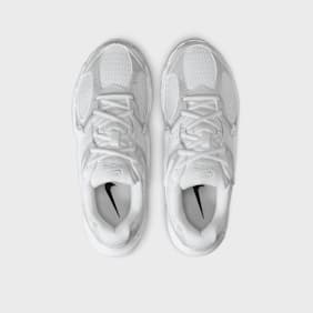 Nike   Wmns V5 RNR "Metallic silver" white