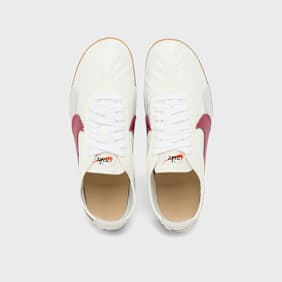 Nike Wmns Moon Racer "Summit White & Team Crimson" weiß