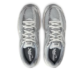 Nike   Air Max Moto 2K grau