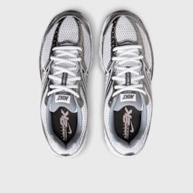 Nike   Air Max Moto 2K "Smoke Grey" grijs
