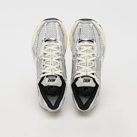 Nike   Wmns Zoom Vomero 5 zilver