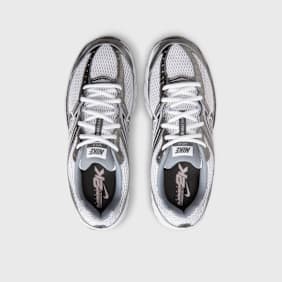 Nike   Wmns Air Max Moto 2K grau