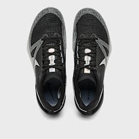 Nike   Kiger 10 grau