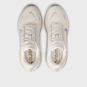 Nike Vomero Plus beige