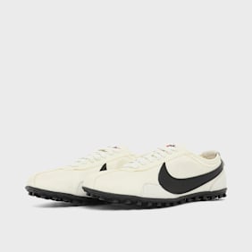 Nike Wmns Moon Racer "Soft Pearl and Black" gelb