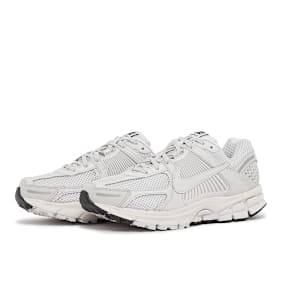Nike   Wmns Zoom Vomero 5 SP grau