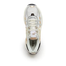 Nike V2K Run "Khaki Metallic Silver" zilver