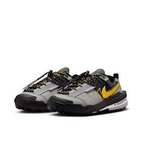 Nike Wmns Zegamadome SP x Sacai grijs