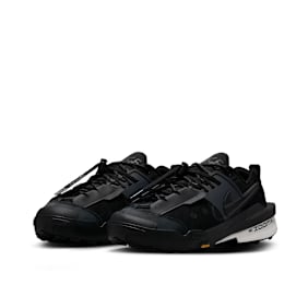 Nike Wmns Zegamadome SP x Sacai zwart