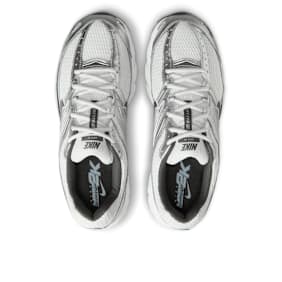 Nike   Air Max Moto 2K blanc