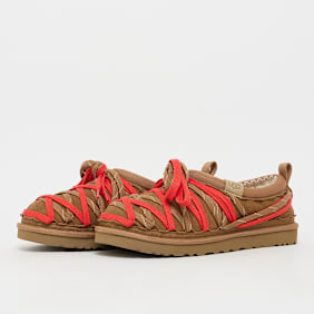 UGG Tasman Lace (Includes Free Charms) bruin