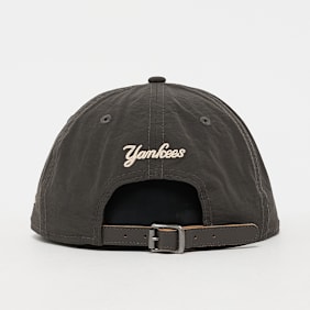 New Era New York Yankees Nylon Strapback Cap grijs