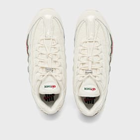 Nike x Undefeated Air Max 95 beige
