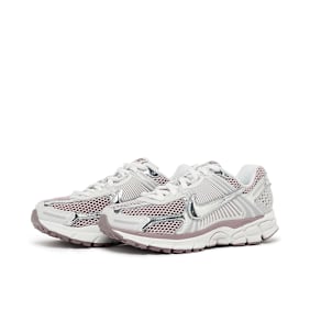 Nike Wmns Zoom Vomero 5 silber