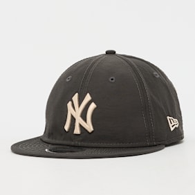 New Era New York Yankees Nylon Strapback Cap grau