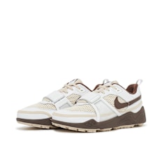 Nike x Travis Scott Wmns Zoom Field Jaxx "Light Chocolate" bruin
